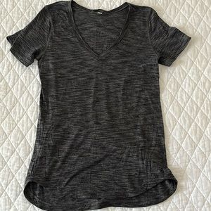 Women’s Lululemon Meant to Move Tee Heathered Black size small